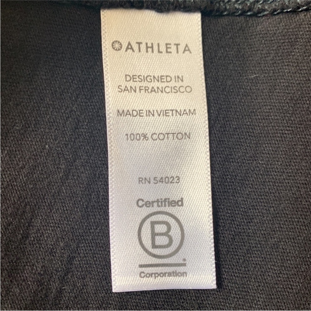 ATHLETA BLACK DAILY CROP TEE STAND UP GRAPHIC SIZE LARGE - Picture 6 of 7